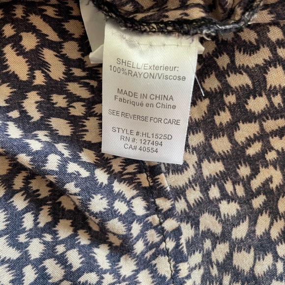 Animal print light button down blouse Sz M - Picture 2 of 6